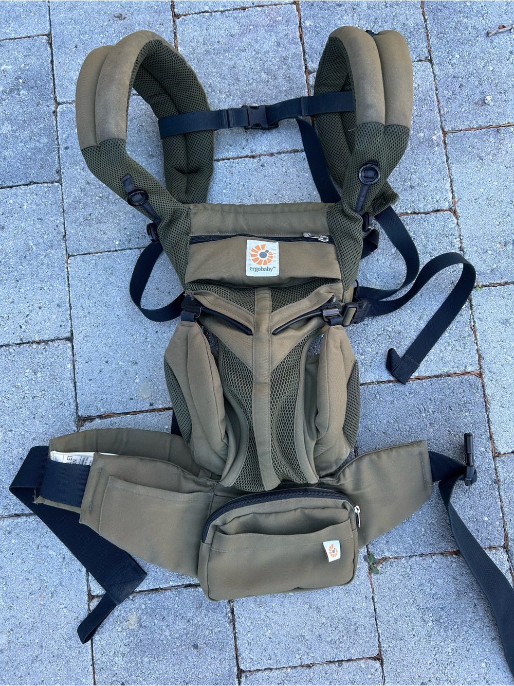 Ergobaby Olive Green Omni 360 Cool Mesh Air Carrier with Padded Straps